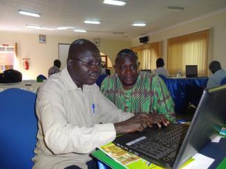 shy Edward Sekyewa (right) training a South Sudanese journalist.